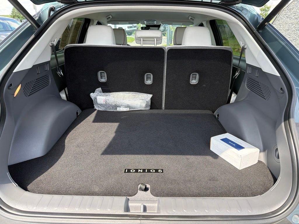 Used 2023 Green Hyundai SEL image 15