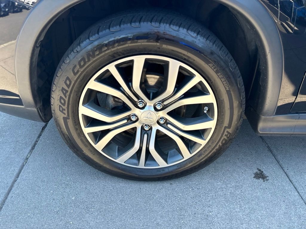 Used 2016 Black Mitsubishi 2.0 ES image 11