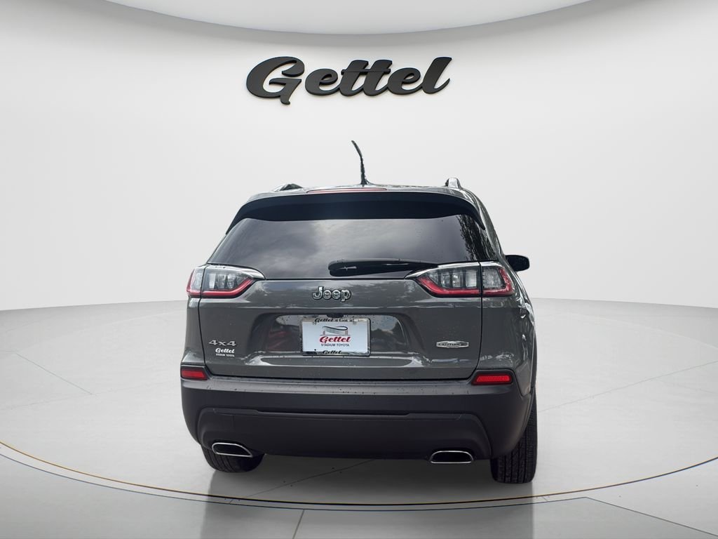 Used 2022 Gray Jeep Latitude Lux image 6