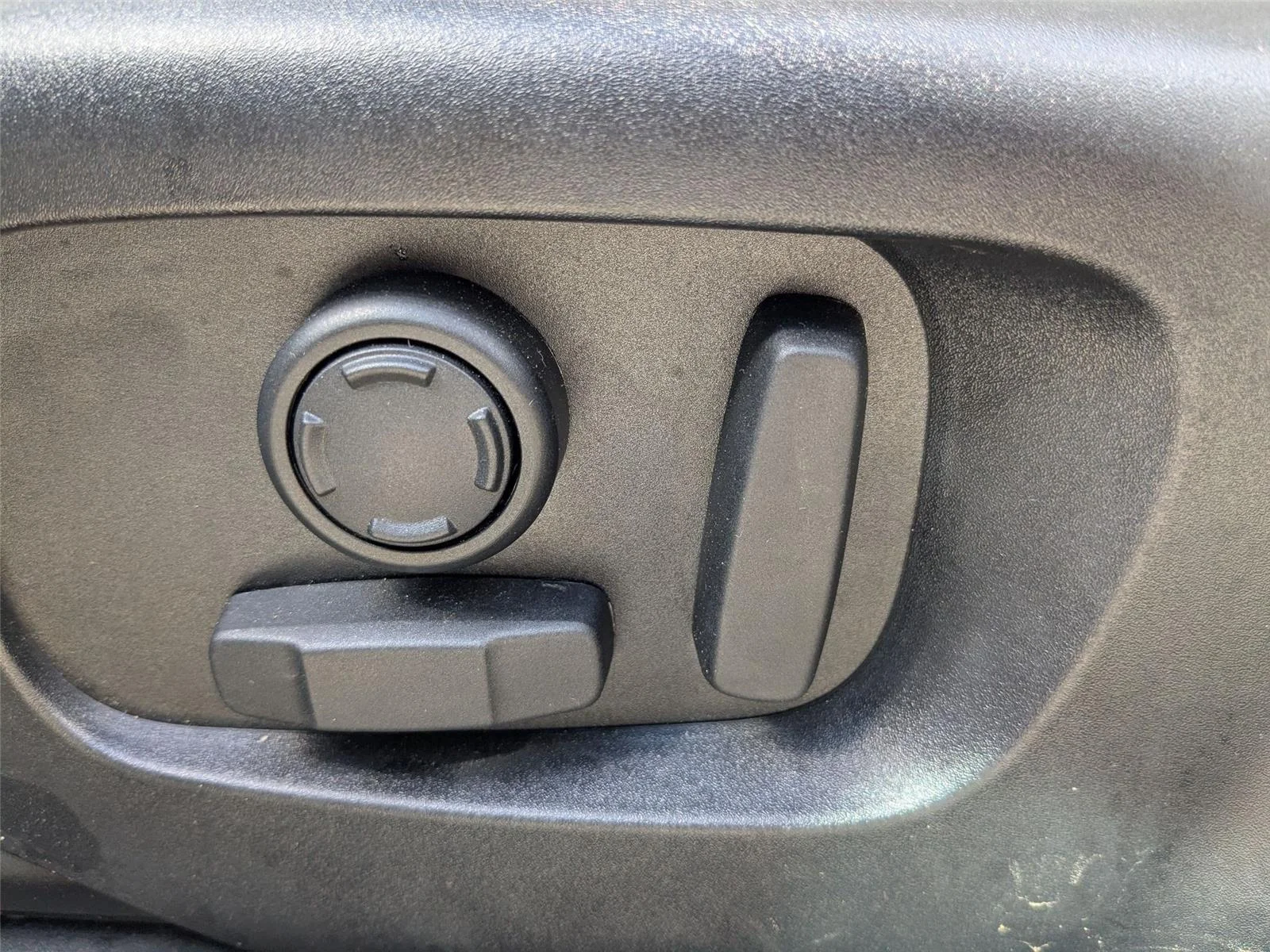 Used 2025 Fuji White Land Rover Dynamic SE image 13