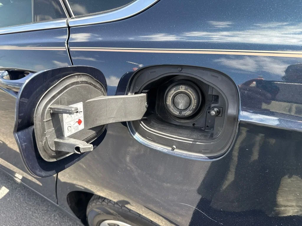 Used 2020 Blue Ford SE image 17