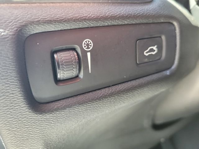 Used 2020 White Volvo T5 image 19