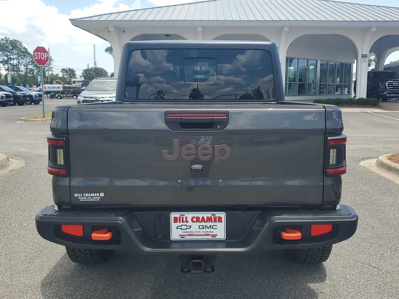 Used 2023 Granite Crystal Metallic Jeep Mojave image 5