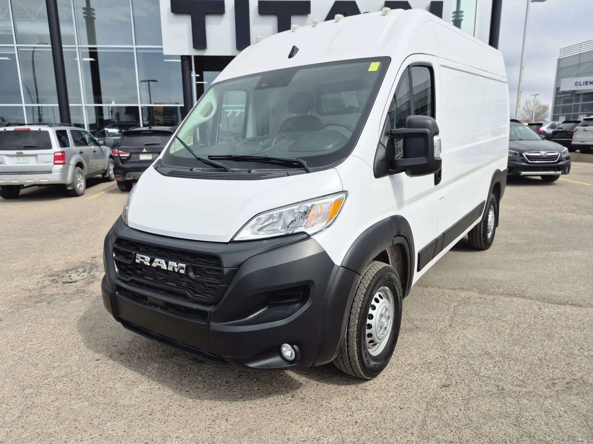 Certified Used 2025 White Ram Tradesmen*Full Size | 136in WB | ONLY 1542 km! | Lthr Seats | Adaptive Cruise | Cross-Wind Assist image 3