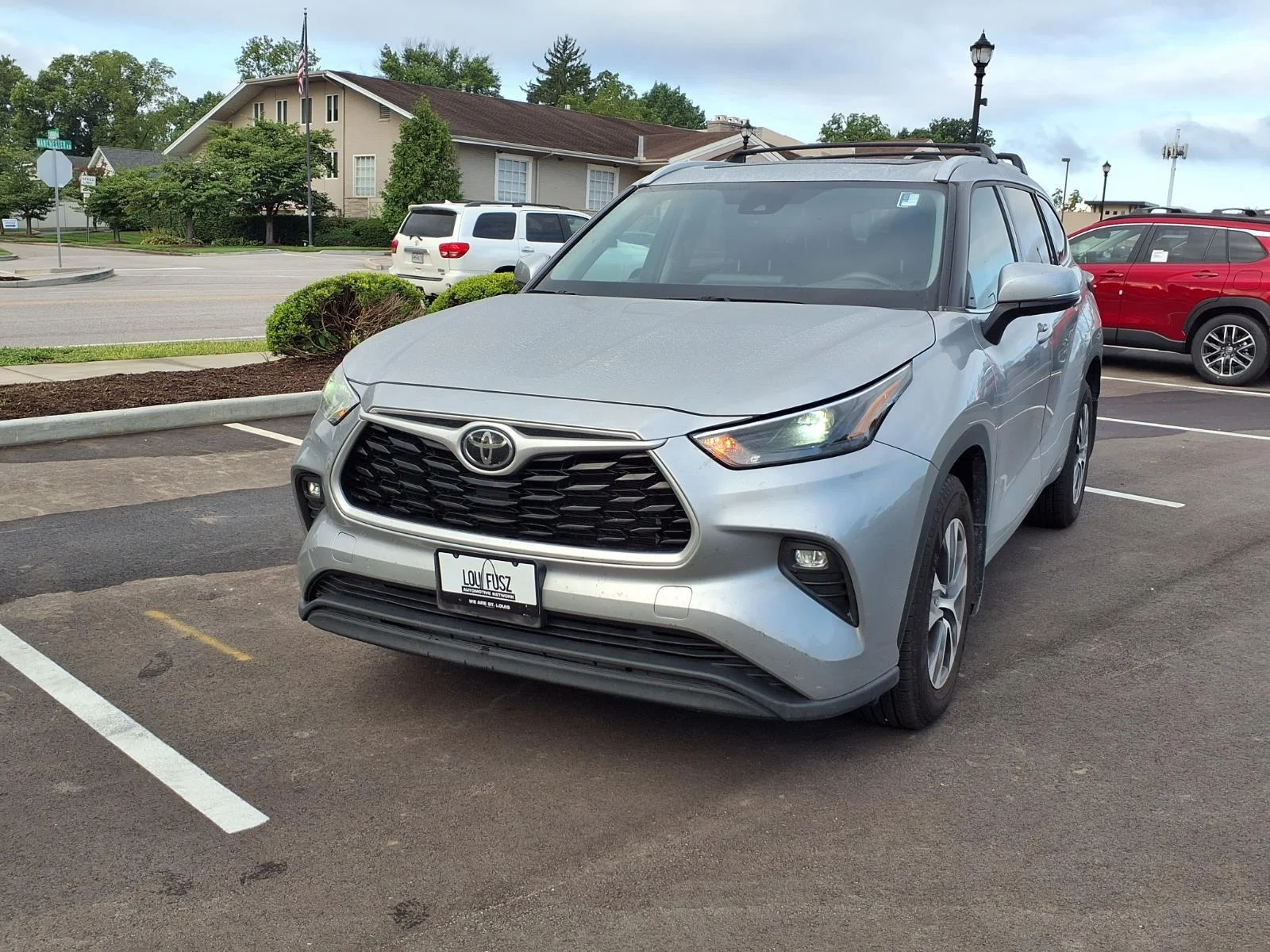 Used 2022 Celestial Silver Metallic Toyota XLE image 33