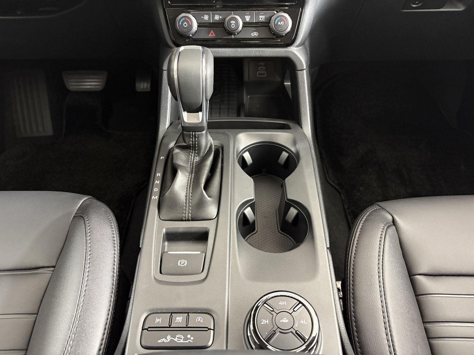 New 2026 Desert Sand Ford LARIAT image 32