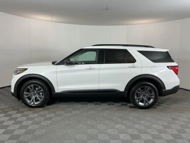 New 2026 Star White Metallic Tri-Coat Ford Active image 8