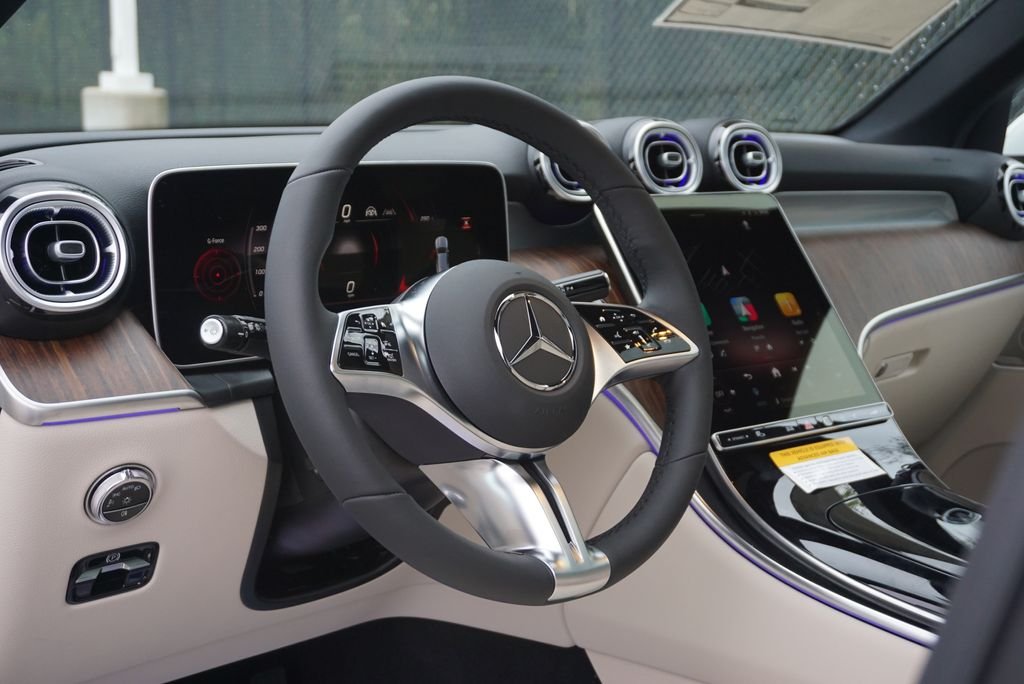 Used 2026 Polar White Mercedes-Benz GLC 300 image 25