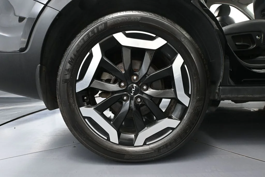 Used 2023 Black Kia EX X-Line image 13