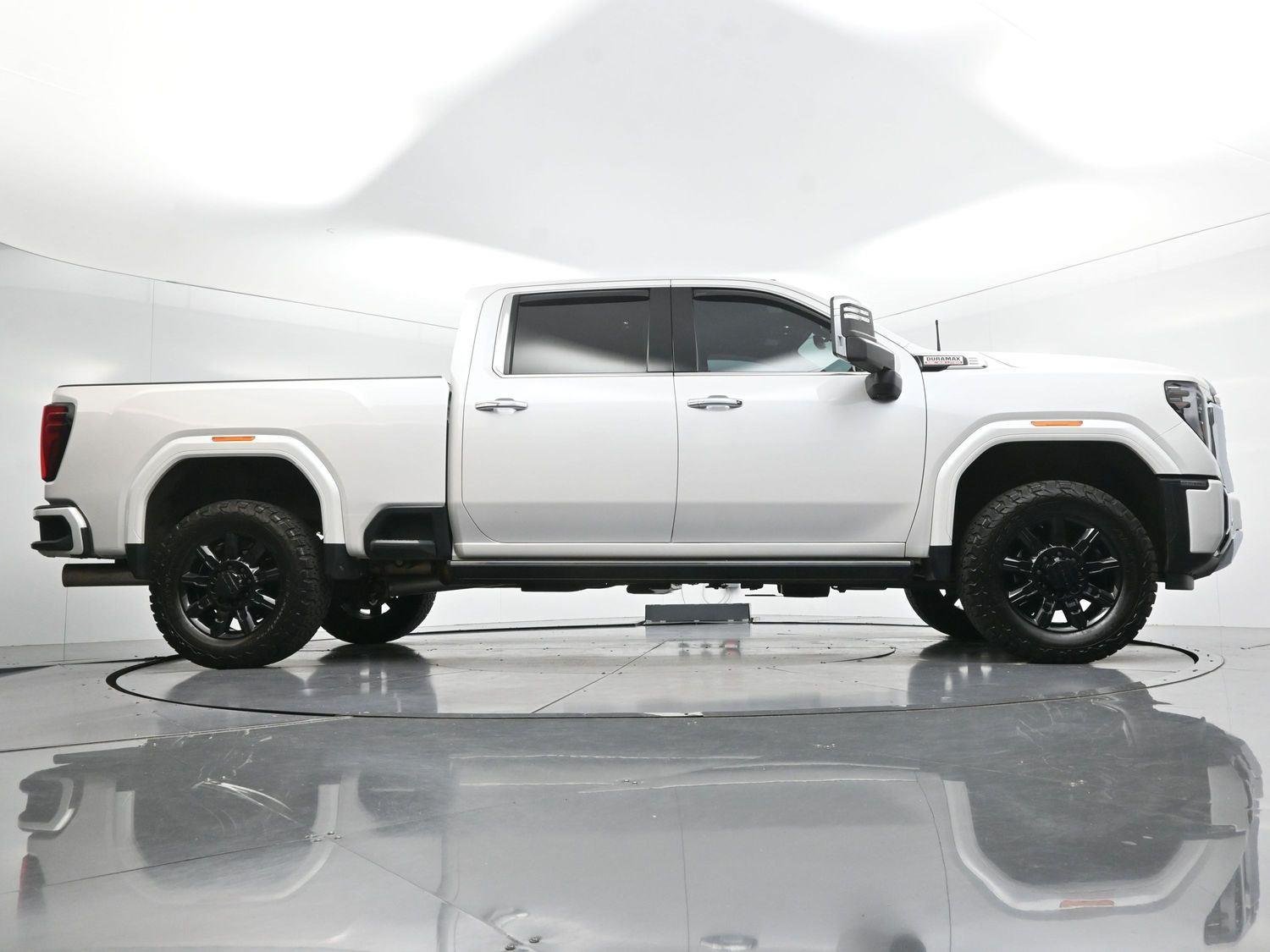Used 2024 White Frost Tricoat GMC Denali image 55