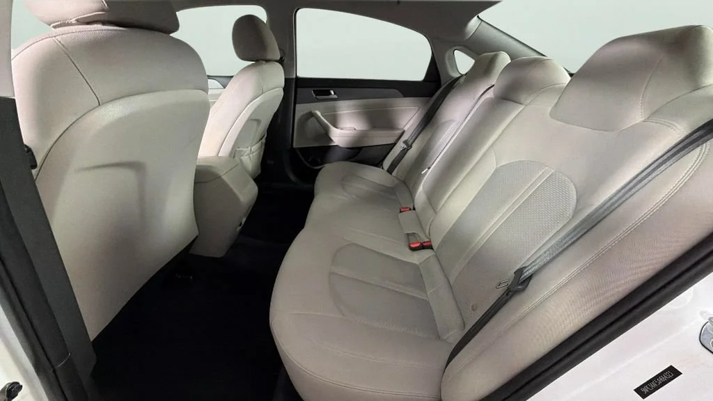 Used 2018 White Hyundai SEL image 26