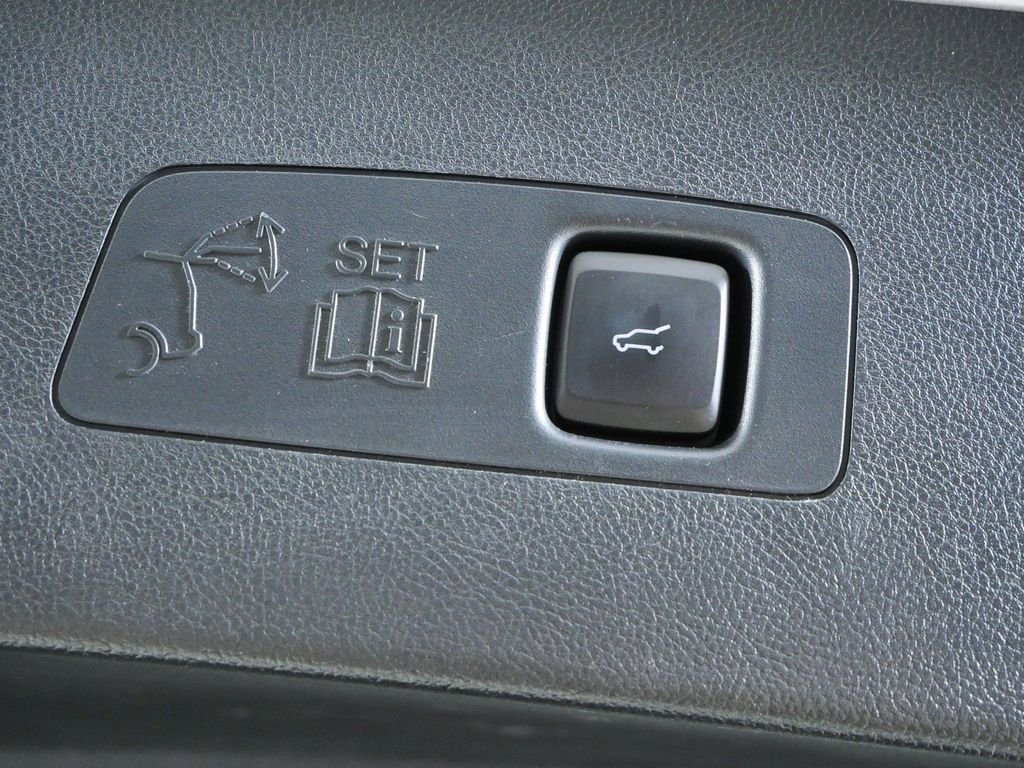 Used 2020 Silver Lincoln Standard image 26
