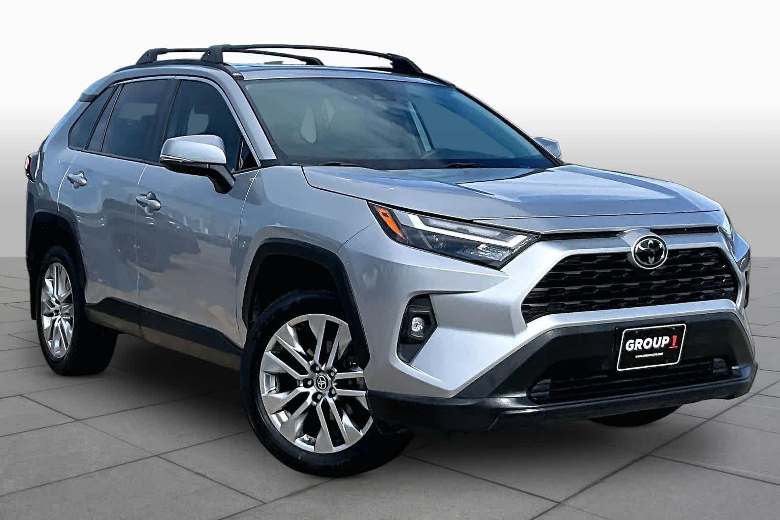 Used 2024 Silver Sky Metallic Toyota XLE Premium image 3