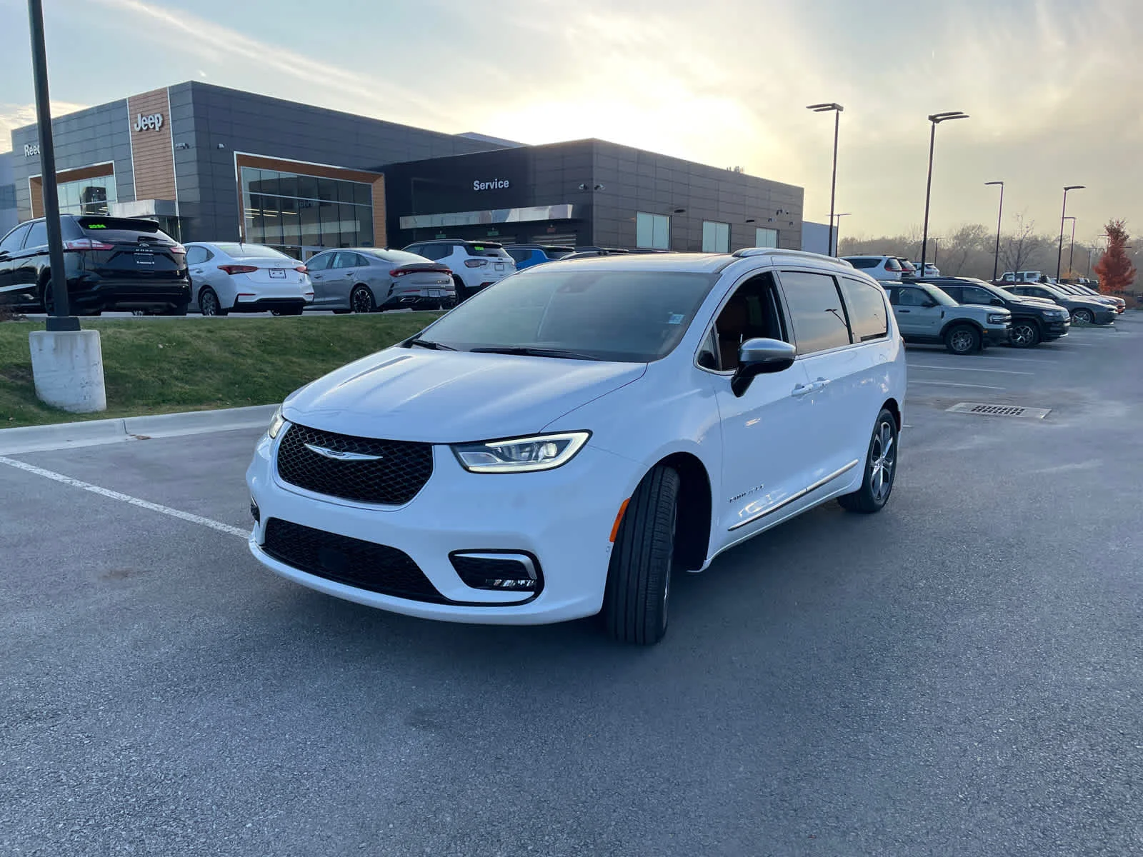 New 2026 Bright White Clearcoat Chrysler Pinnacle image 4