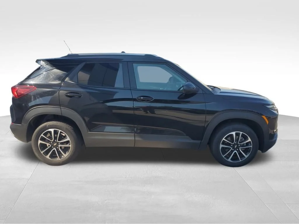 Used 2025 Black Chevrolet LT image 9