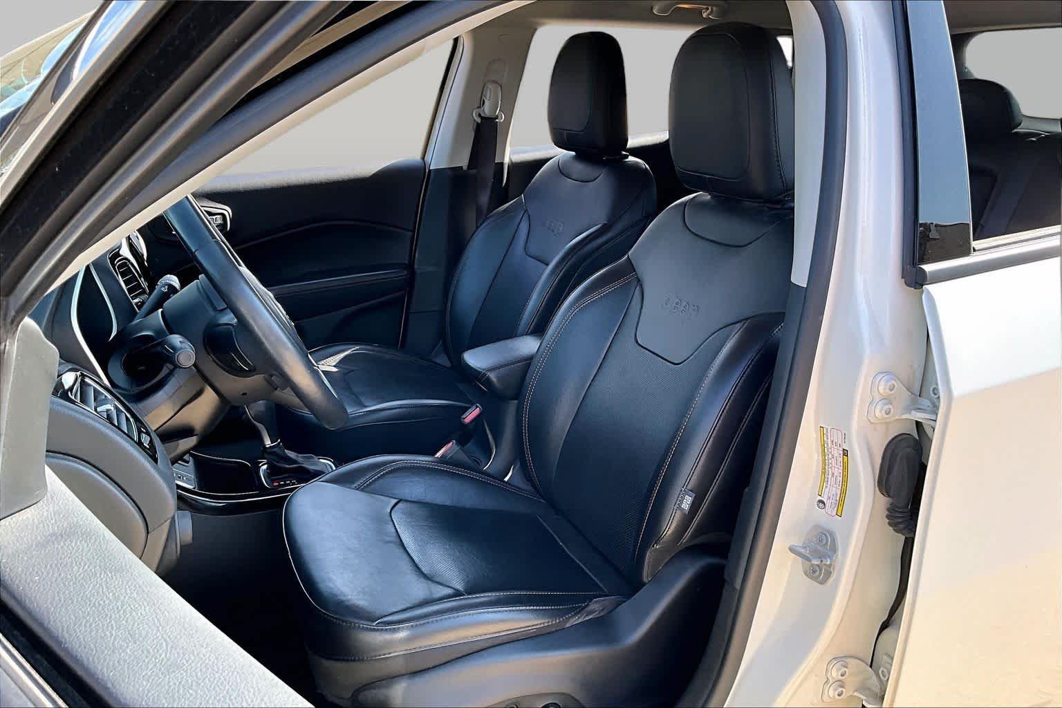 Used 2019 White Clearcoat Jeep Limited image 8