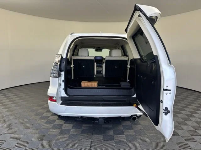 Used 2023 White Lexus GX 460 Premium image 30