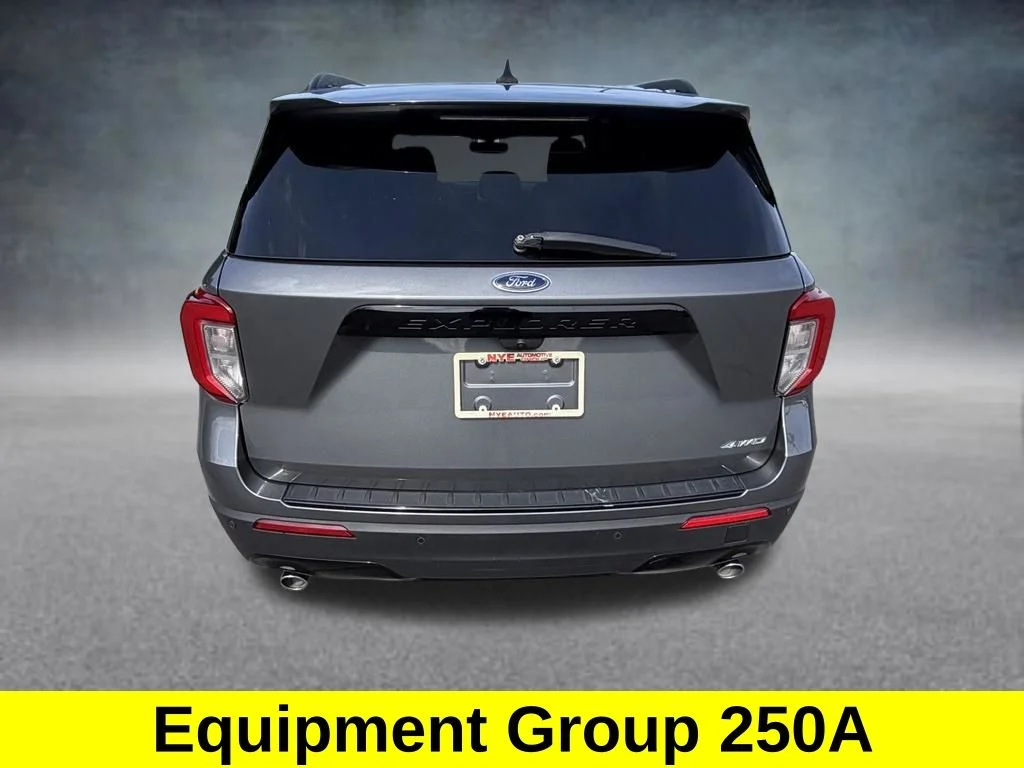Used 2023 Gray Ford ST-Line image 4