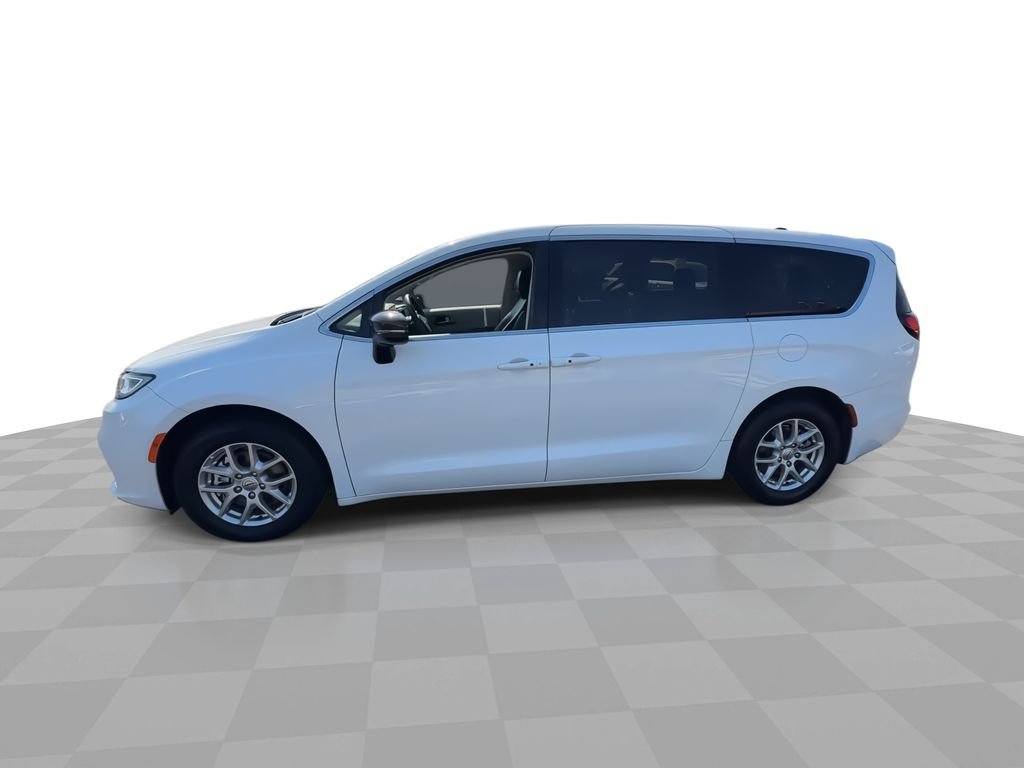 Used 2024 White Chrysler Touring L image 38