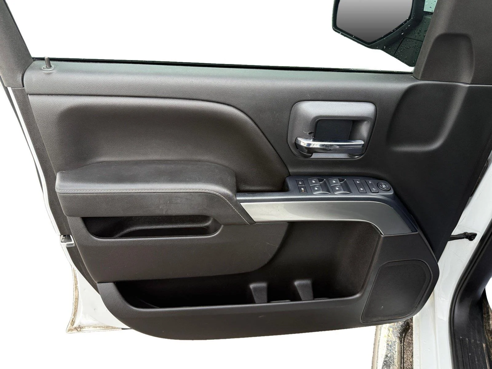 Used 2018 Summit White Chevrolet LT image 9