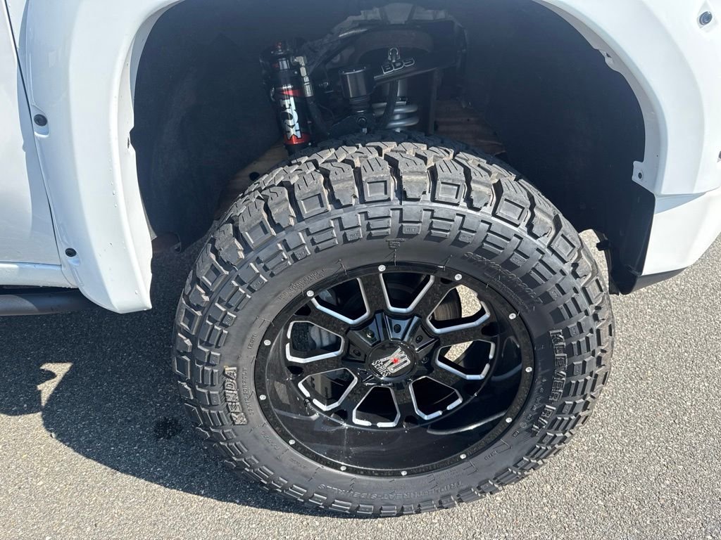 Used 2020 White GMC AT4 image 10