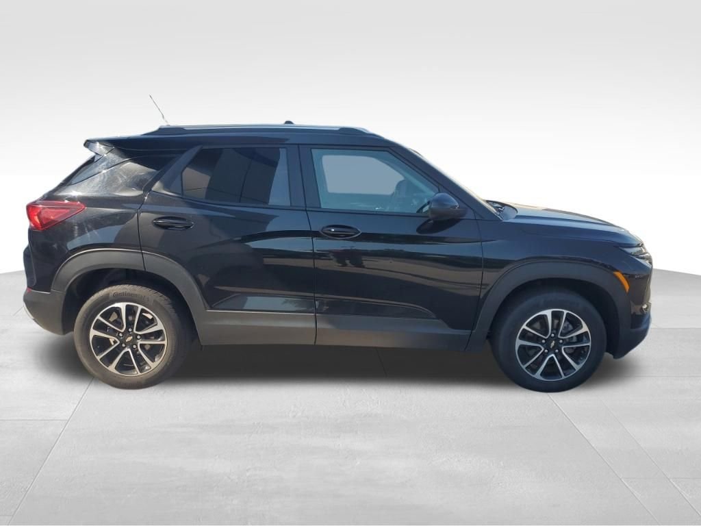 Used 2025 Black Chevrolet LT image 9