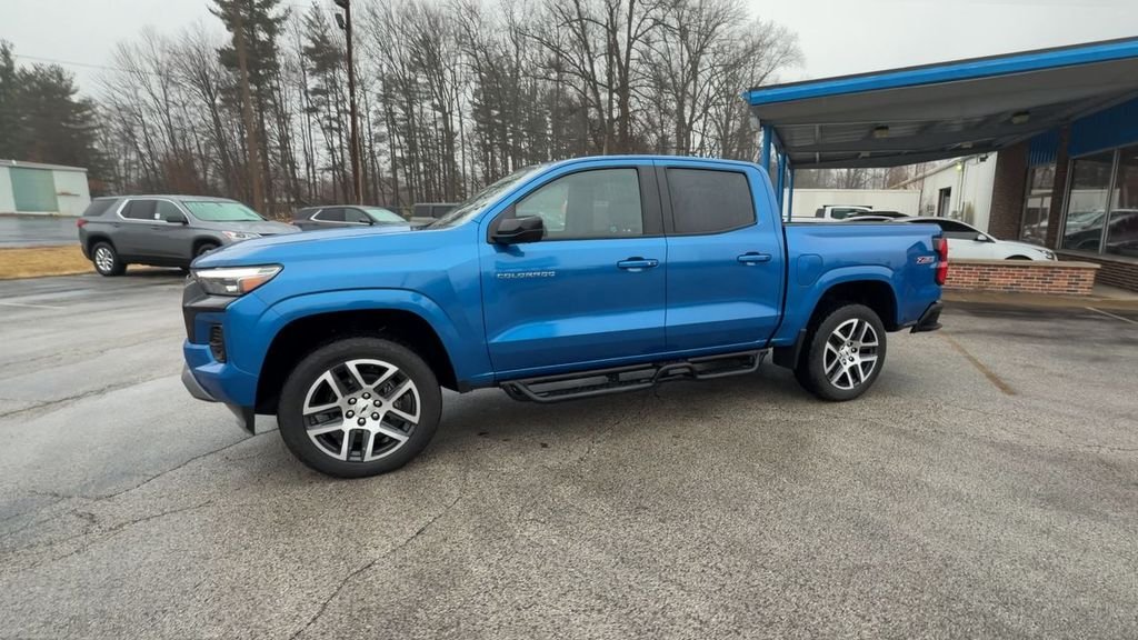 Used 2024 Blue Chevrolet Z71 image 4