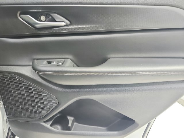 Used 2023 Silver Jeep Altitude image 46
