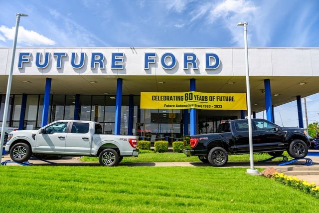 Used 2023 White Ford Lariat image 21