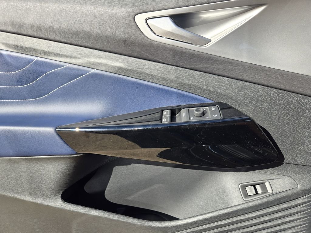 New 2025 Black Volkswagen Pro S image 18