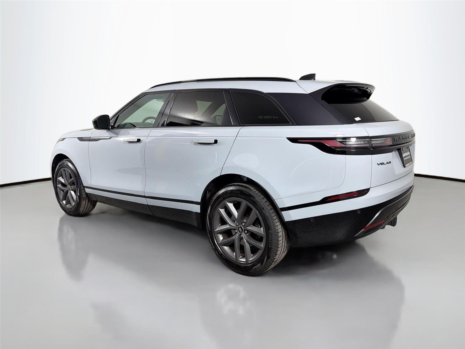Used 2026 Arroios Grey Land Rover Dynamic SE image 7
