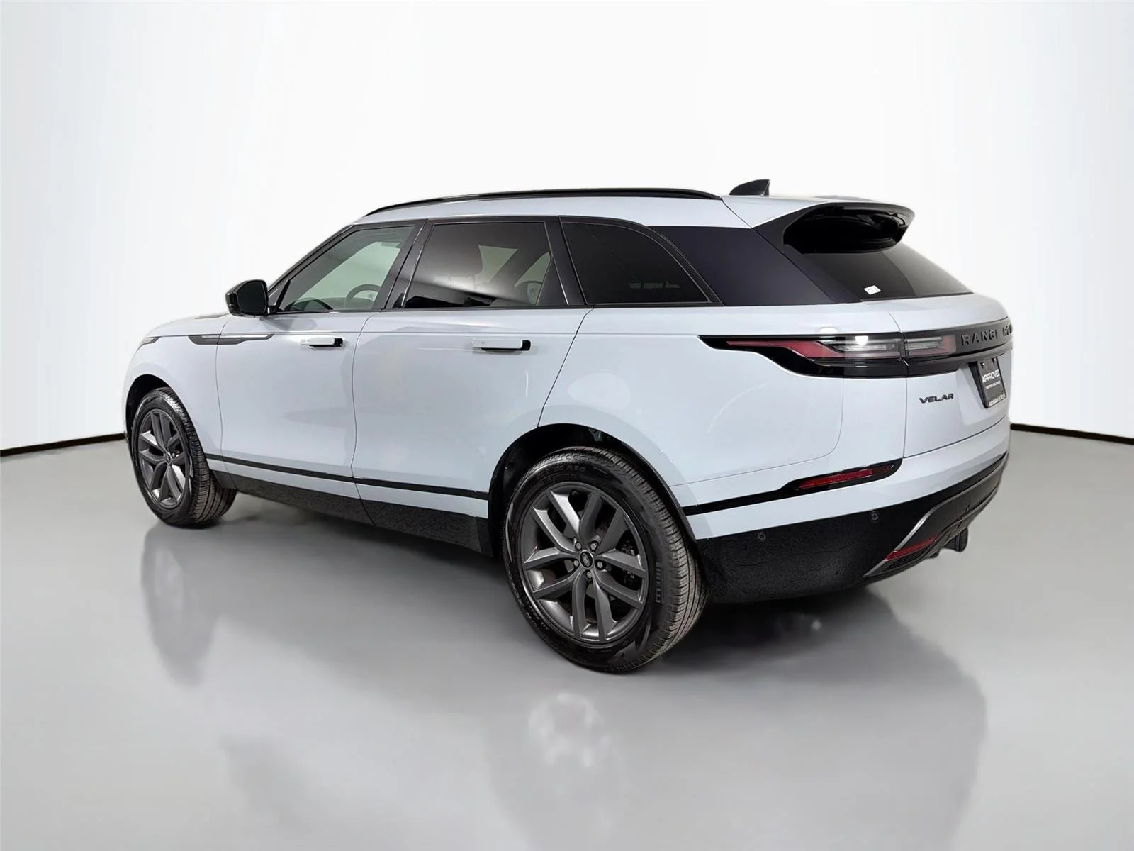 Used 2026 Arroios Grey Land Rover Dynamic SE image 7