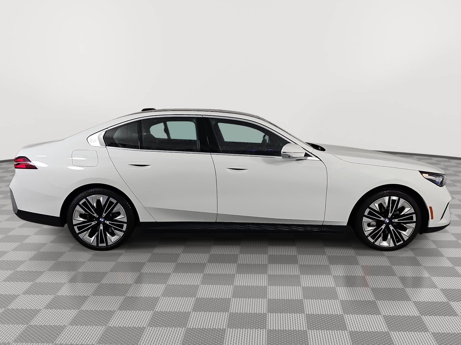 Used 2026 White BMW 540i xDrive image 9