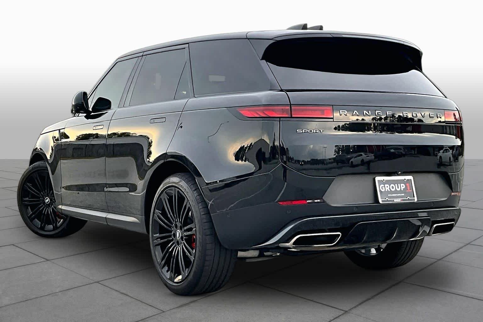 Used 2024 Santorini Black Metallic Land Rover SE image 12