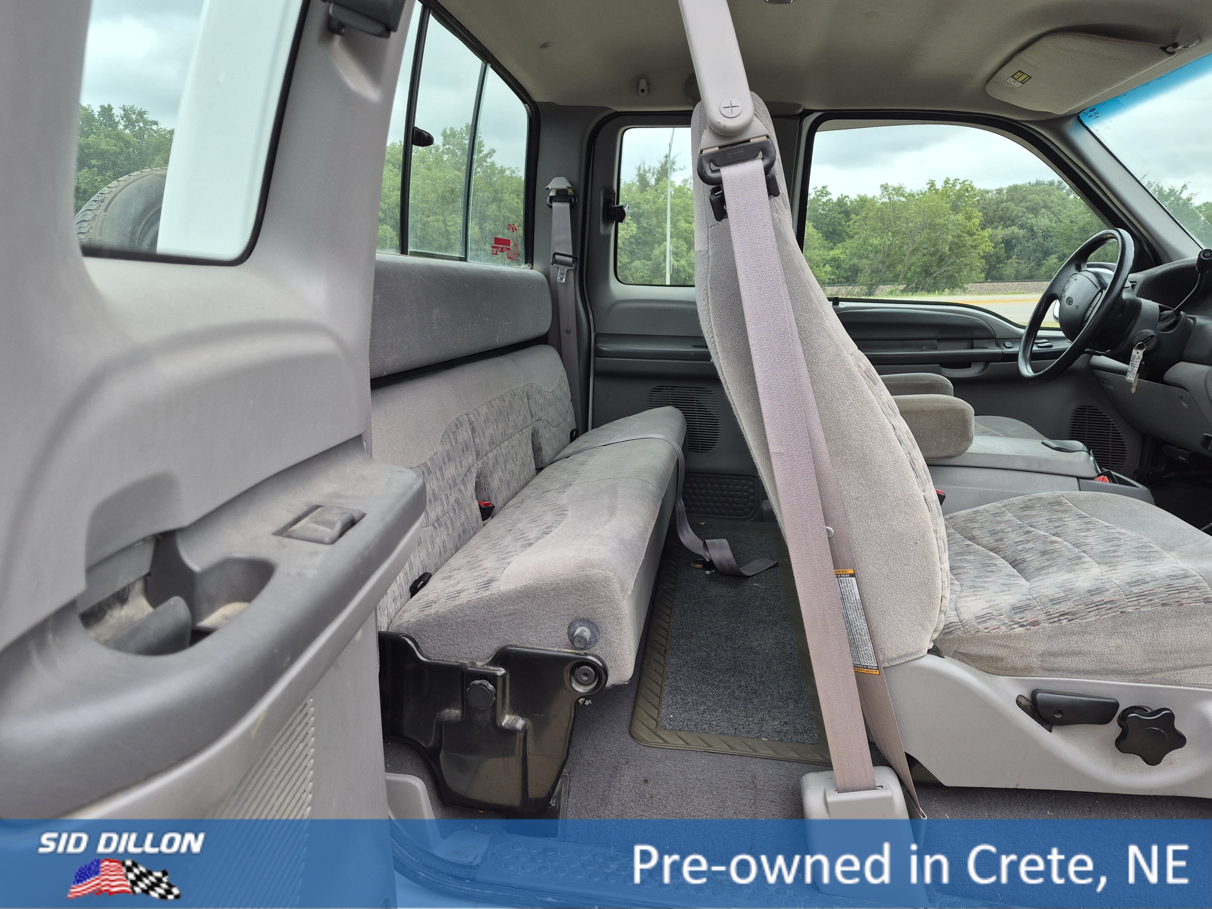 Used 1999 Off White Ford XL image 4