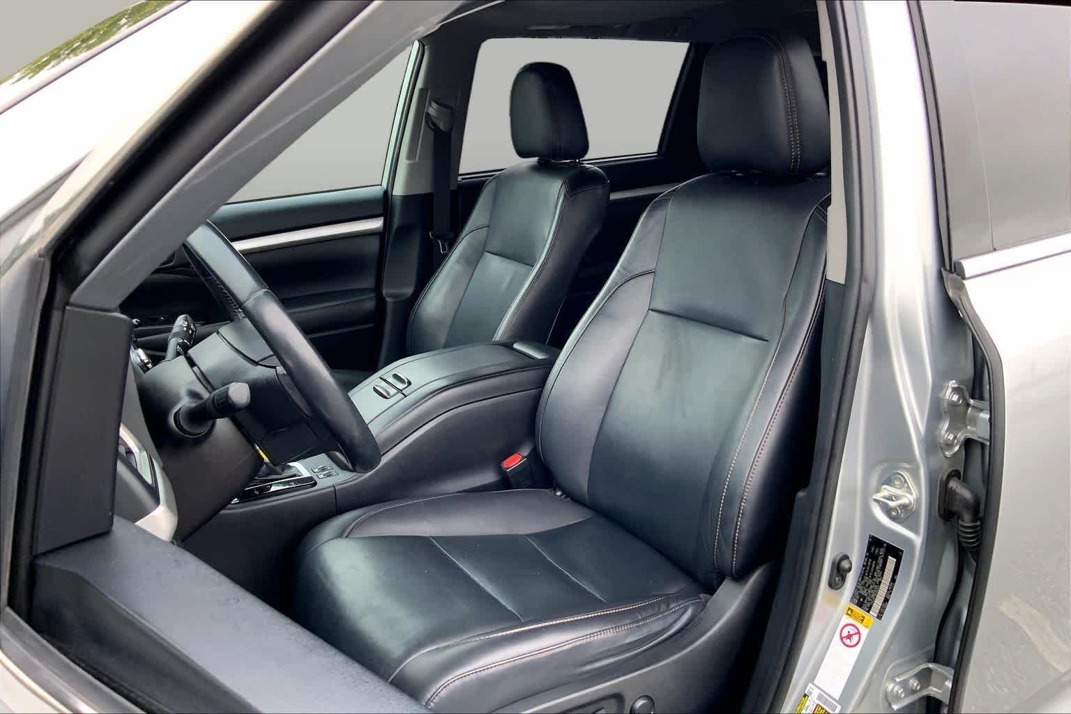 Used 2019 Celestial Silver Metallic Toyota XLE image 7