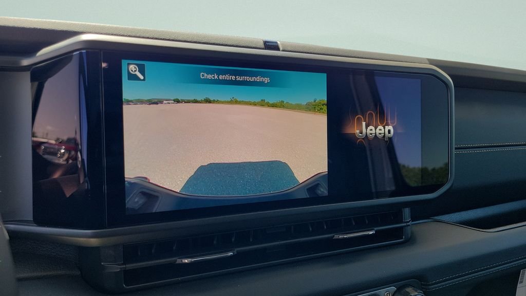 New 2026 Bright White Clear-Coat Exterior Paint Jeep Sahara image 17