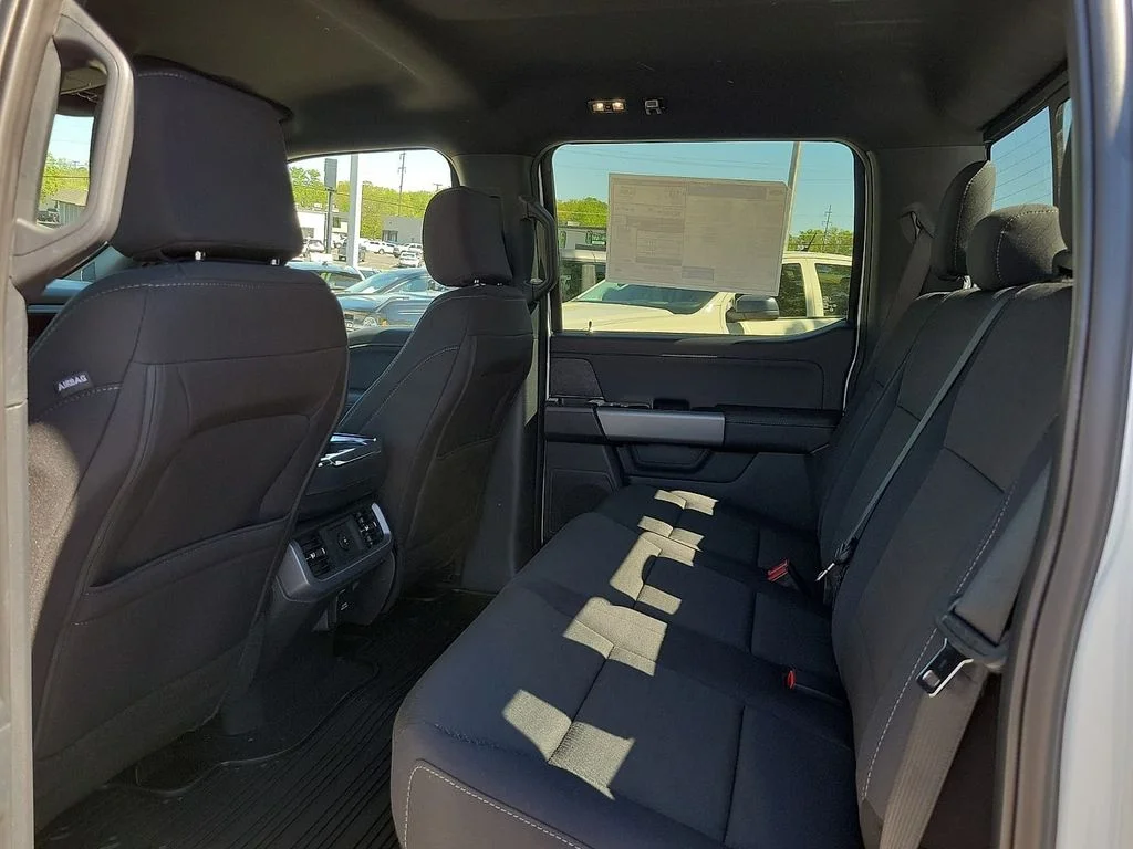 New 2026 Oxford White Ford XLT image 9