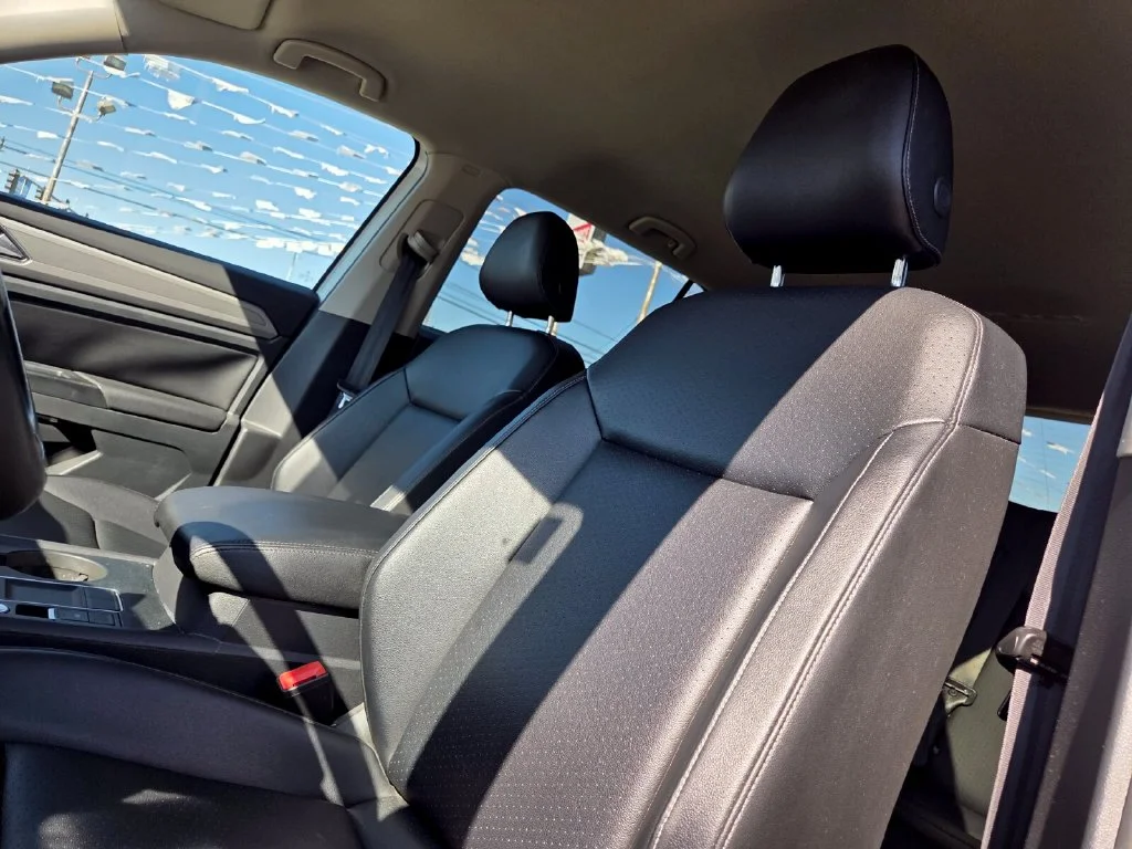 Used 2019  Volkswagen 2.0T SE image 10