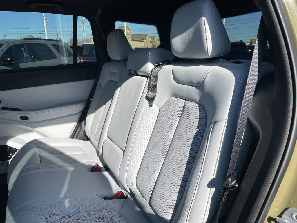 New 2026  Jeep Overland image 31