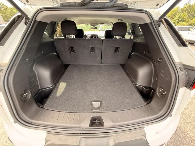 Used 2024 Summit White Chevrolet LT image 19