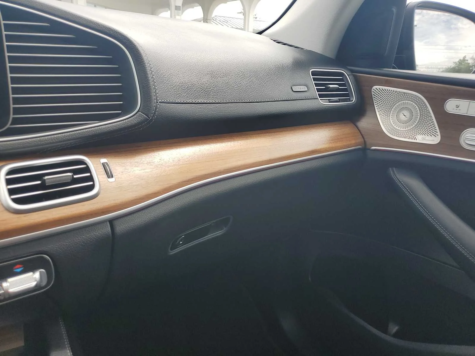Used 2024  Mercedes-Benz GLS 450 image 25
