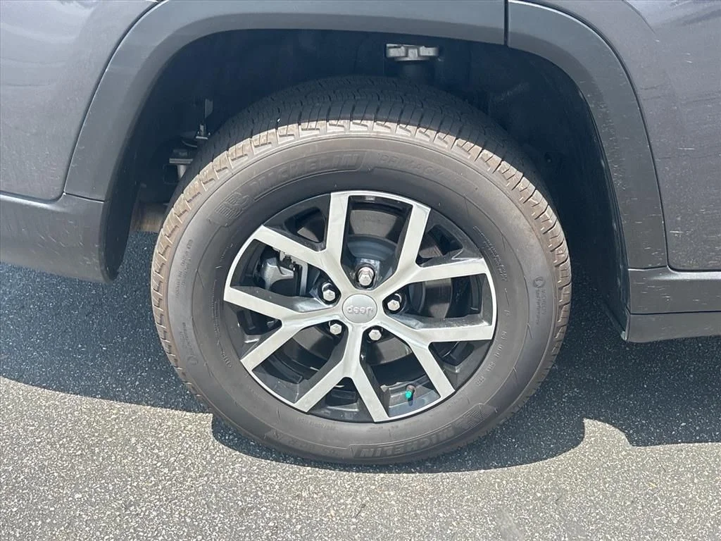 Used 2025 Gray Jeep Limited image 14