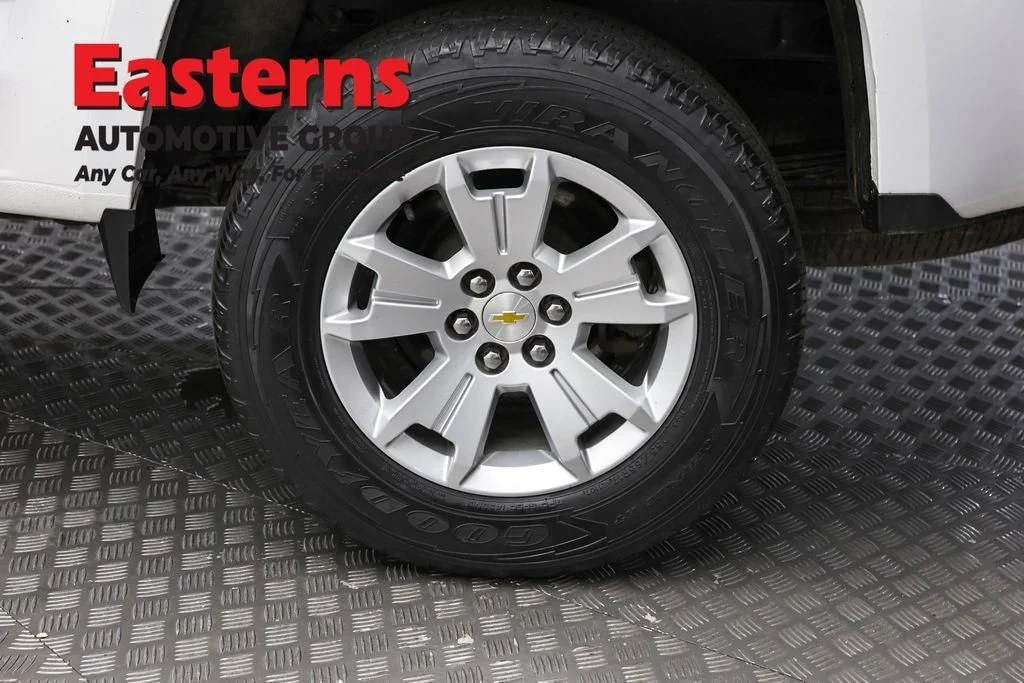Used 2022 White Chevrolet LT image 10
