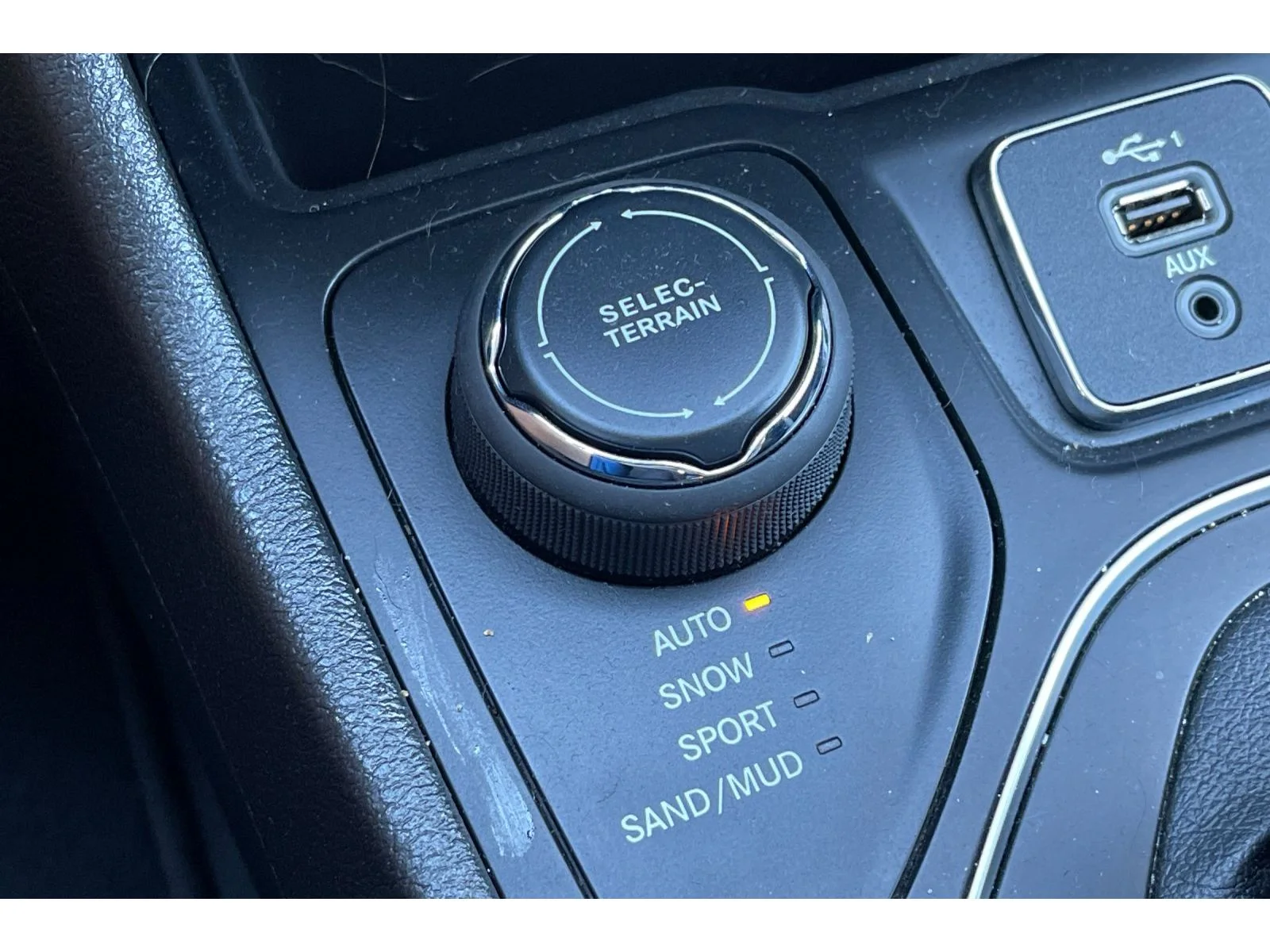 Used 2021 Diamond Black Crystal Pearlcoat Jeep Latitude Lux image 31