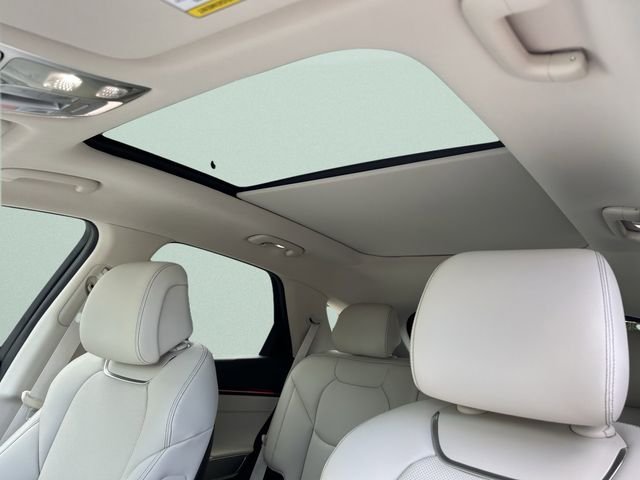 New 2026 White Genesis 2.5T Select image 21