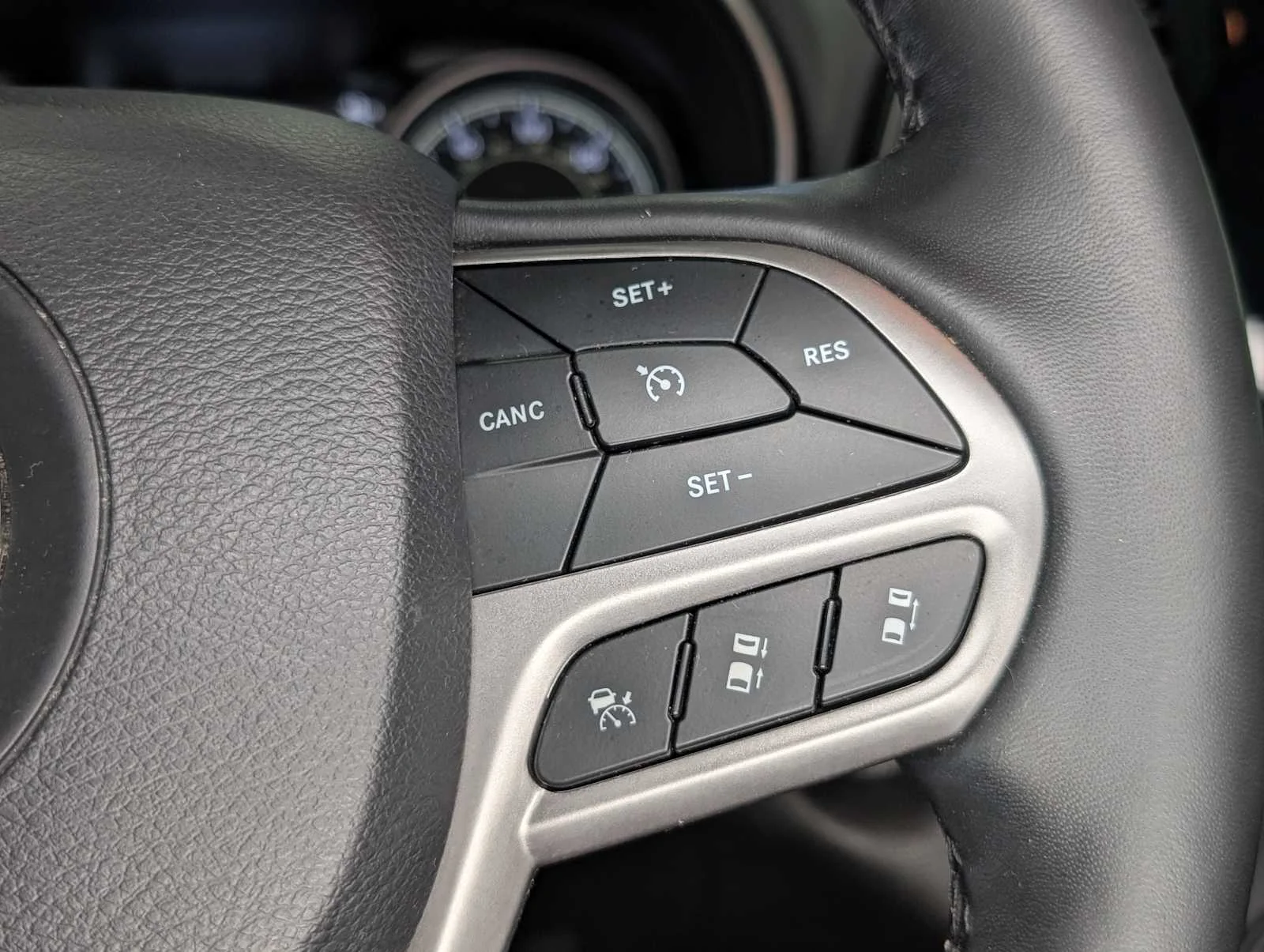 Used 2019 Pearl White Pearlcoat Jeep High Altitude image 36