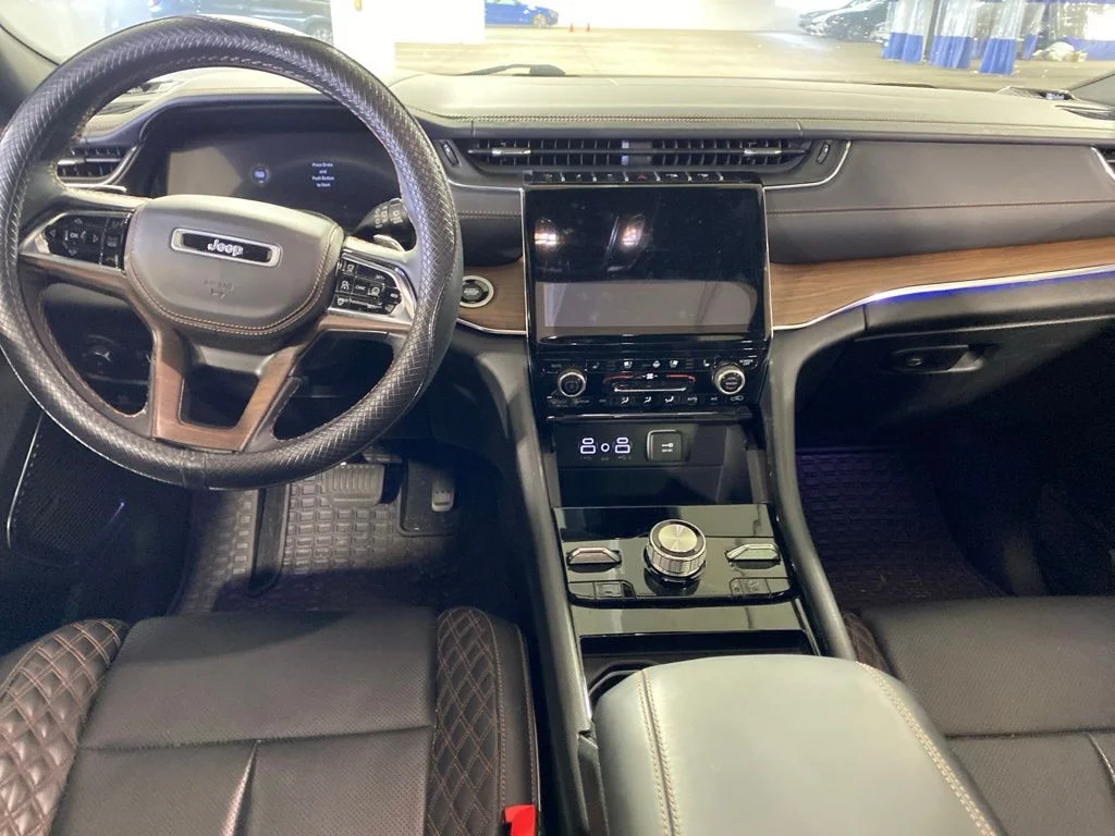 Used 2023 Diamond Black Crystal Pearlcoat Jeep Summit image 10