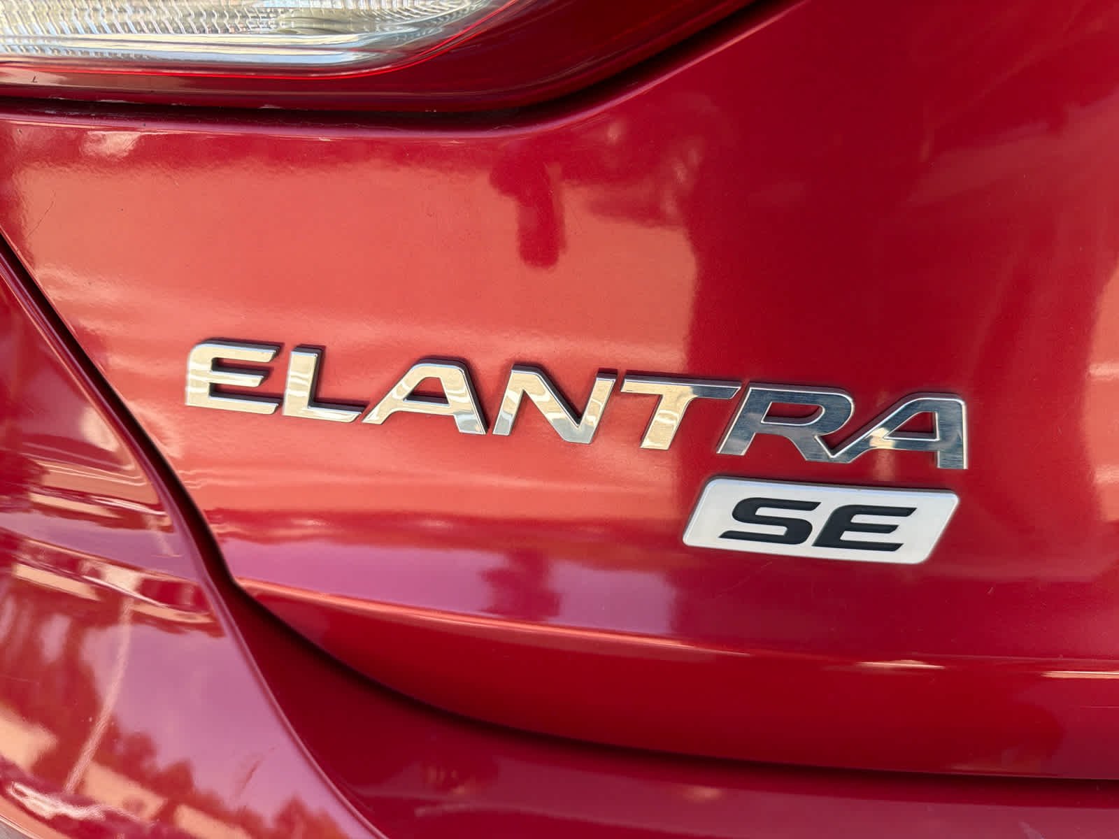 Used 2018 Scarlet Red Hyundai SE image 6