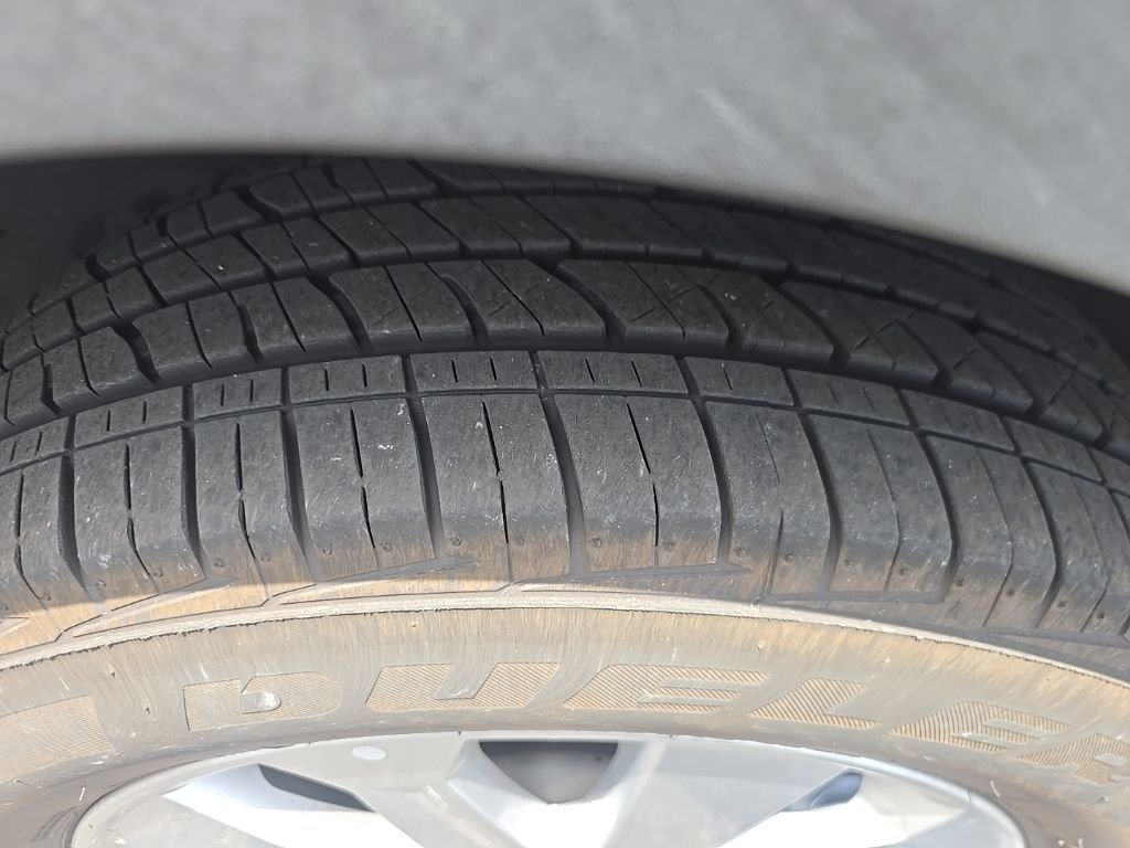 Used 2025 Black Hyundai SEL image 9